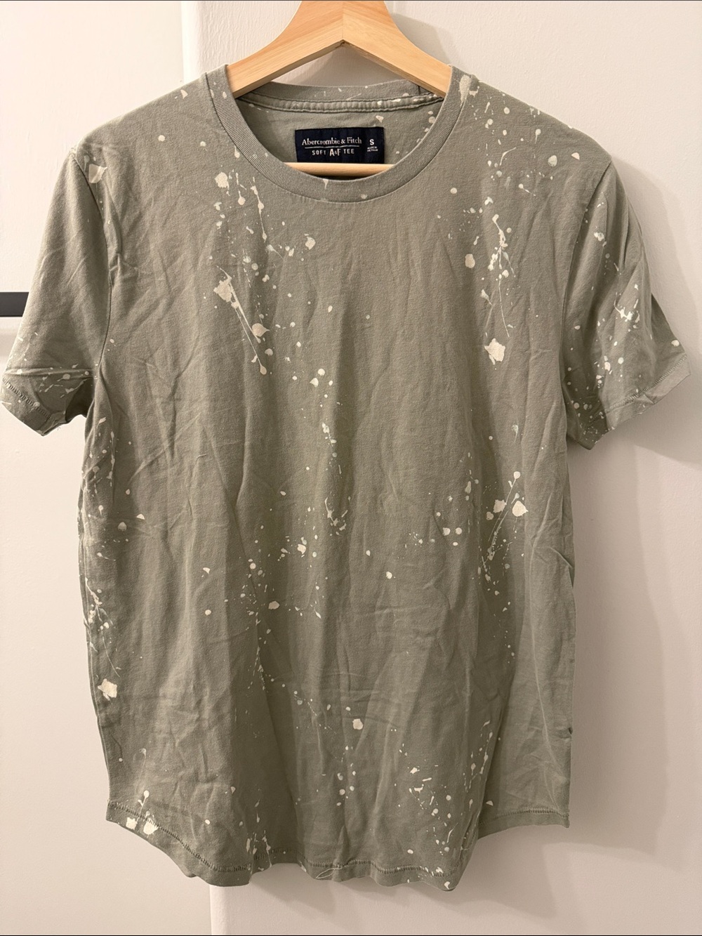 Abercrombie & Fitch Olive Green Crewneck Tee with Cream‎ Splatter print